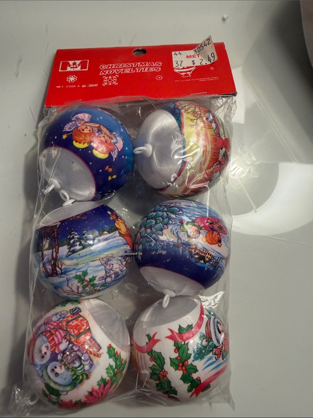 New old stock Set of 6 retro Christmas tree ball ornaments (baubles)